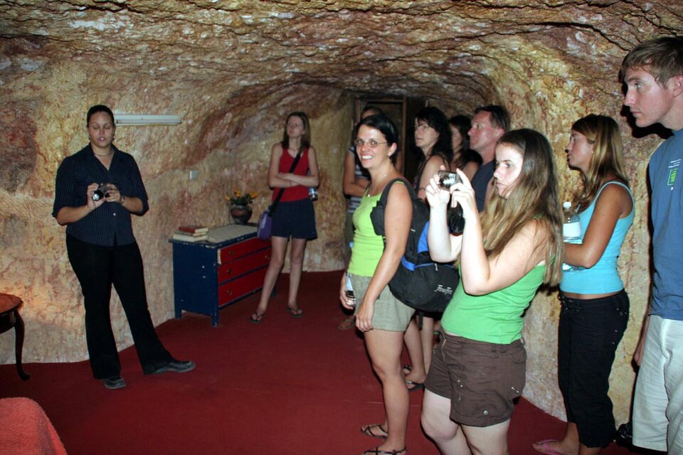 An Entire Town in South Australia Lives Underground to Escape the Heat