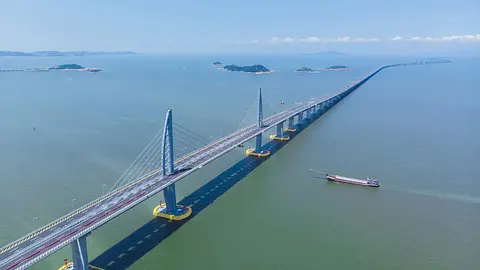 Hong Kong-Zhuhai-Macau Bridge Is the Worlds Longest Sea Crossing