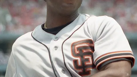 Barry Bonds Holds MLB Home Run Records Amid Steroid Allegations